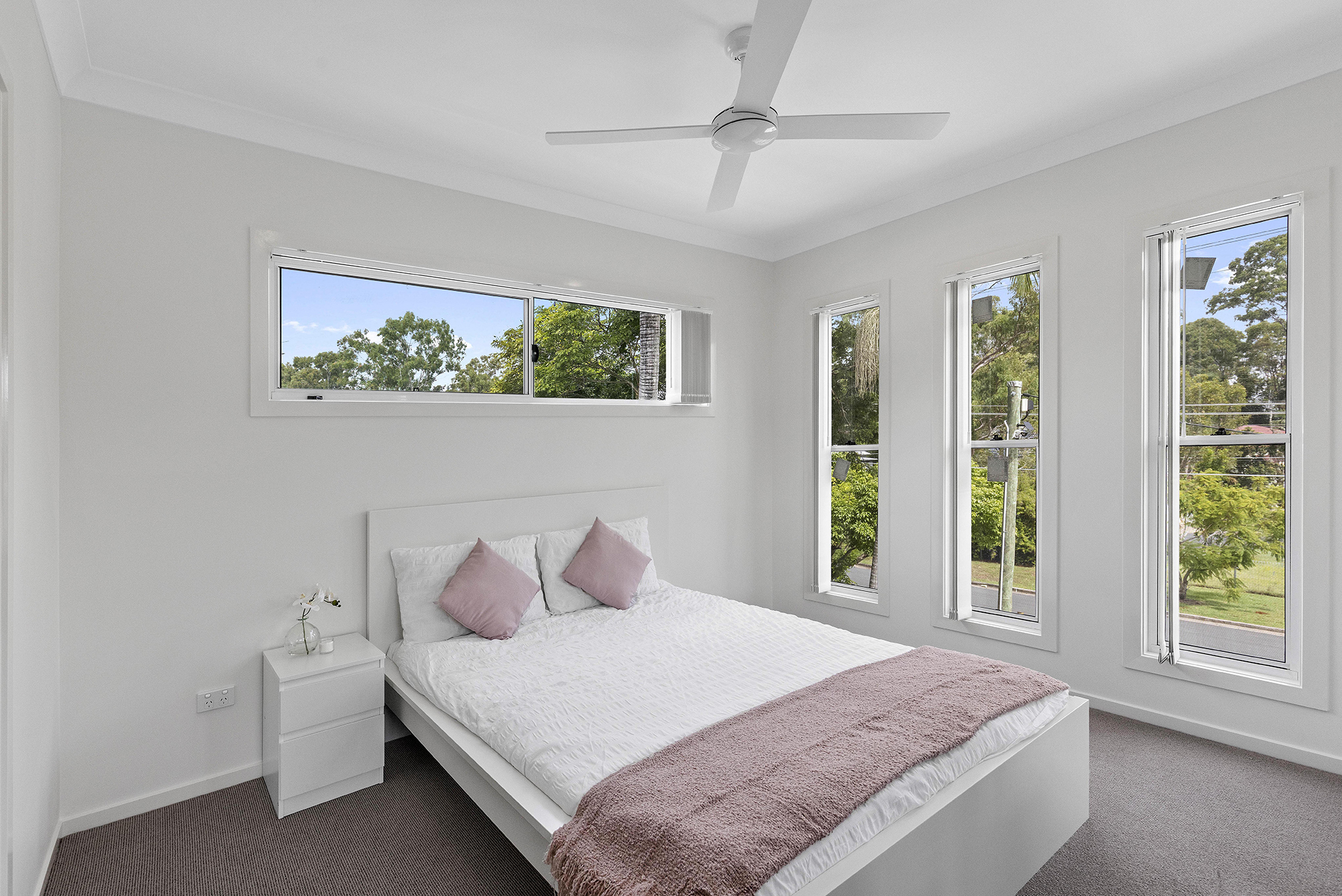Studio Rooms for Rent Here at Suite Studios, our tenants enjoy the privacy of fully furnished studio rooms, each equipped with its own bathroom and kitchenette. In our community, residents only share common spaces such as the kitchen and laundry facilities.