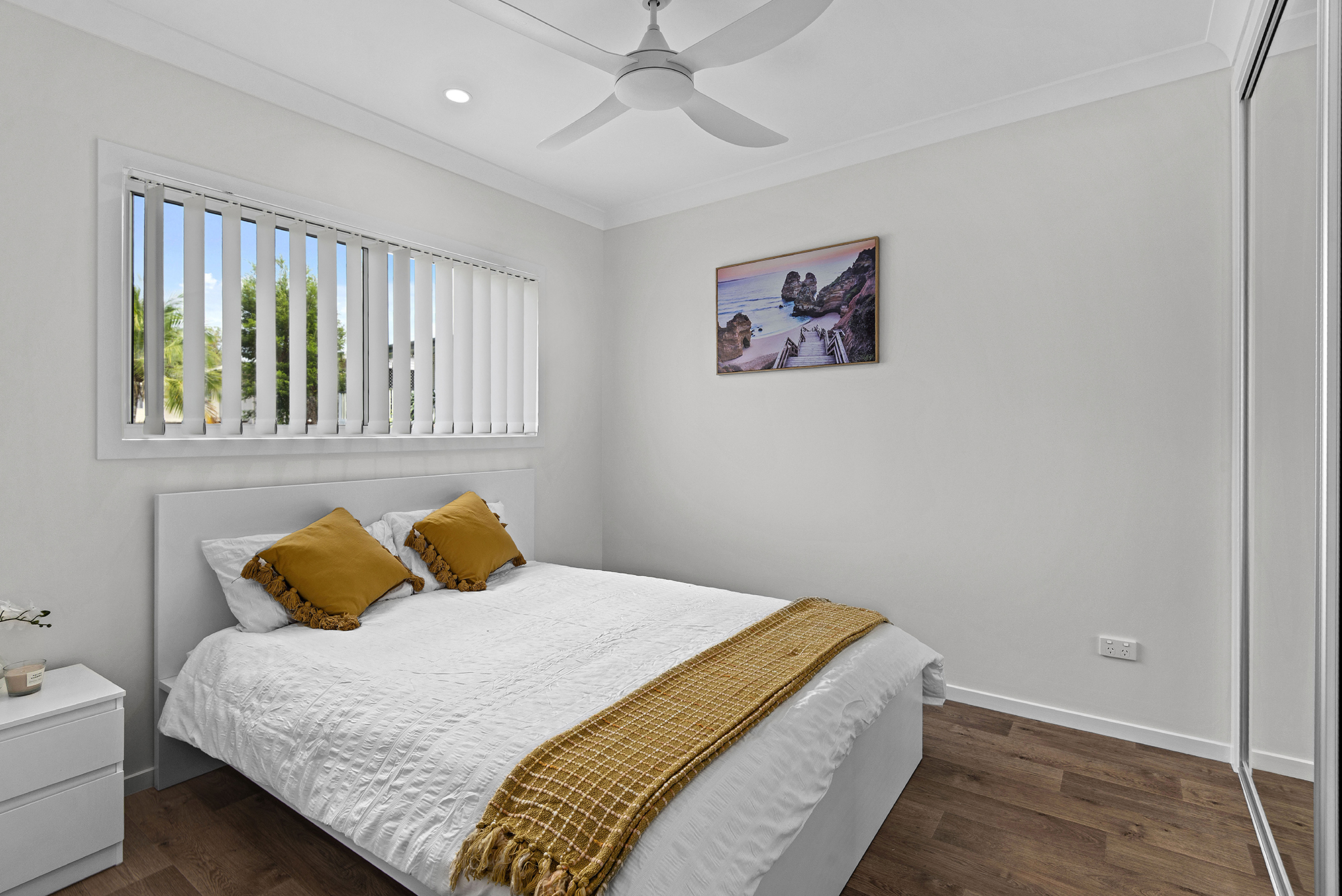 Studio Rooms for Rent Here at Suite Studios, our tenants enjoy the privacy of fully furnished studio rooms, each equipped with its own bathroom and kitchenette. In our community, residents only share common spaces such as the kitchen and laundry facilities.